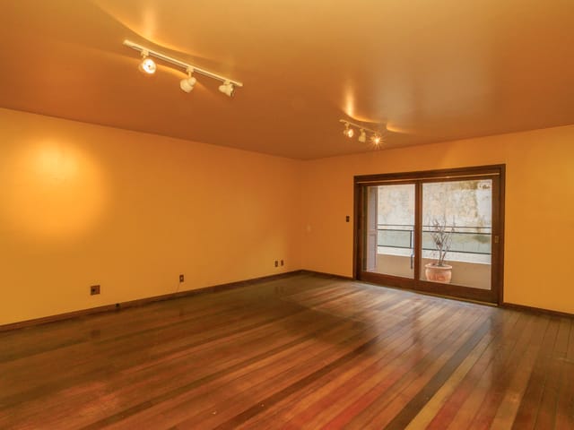 Apartamento com 211m² 3 quartos e 3 banheiros, à venda ou para alugar, no bairro Centro em Pelotas