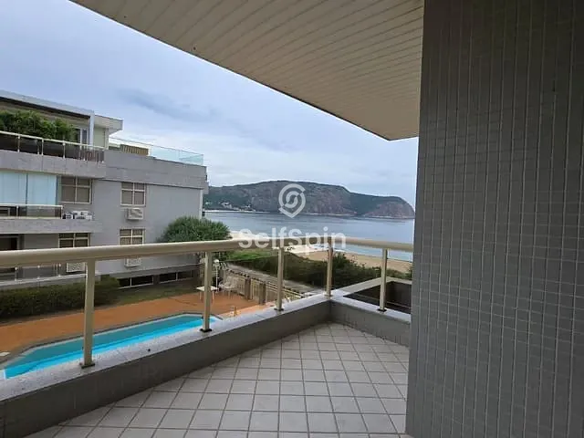 Apartamento 4 quartos e 2 banheiros, para alugar, no bairro Camboinhas em Niterói