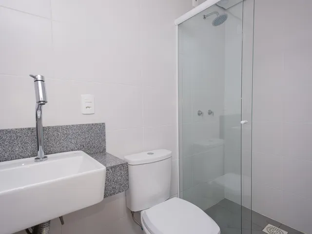 Apartamento com 62m² 2 quartos e 2 banheiros, à venda ou para alugar, no bairro Areal em Pelotas