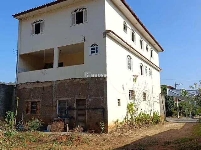 Apartamento com 458m² 8 quartos e 4 banheiros, à venda, no bairro centro em Italva