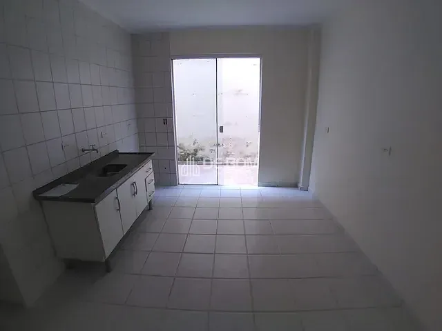 Apartamento 2 quartos e 1 banheiro, para alugar, no bairro Centro em Poços de Caldas