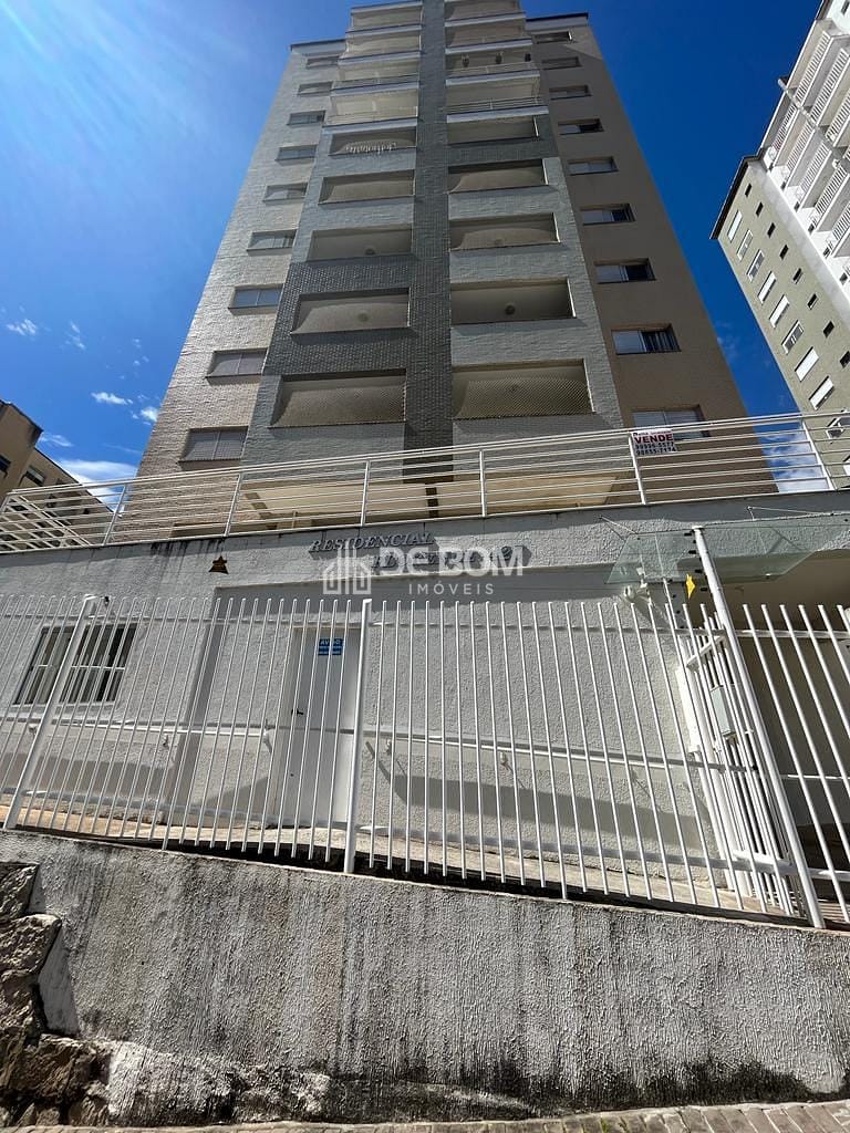 Apartamento para alugar com 3 quartos, 115m² - Foto 1