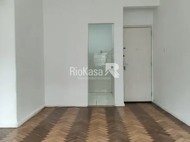 Apartamento 2 quartos e 1 banheiro, para alugar, no bairro Leblon em Rio de Janeiro