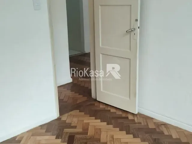 Apartamento 2 quartos e 1 banheiro, para alugar, no bairro Leblon em Rio de Janeiro