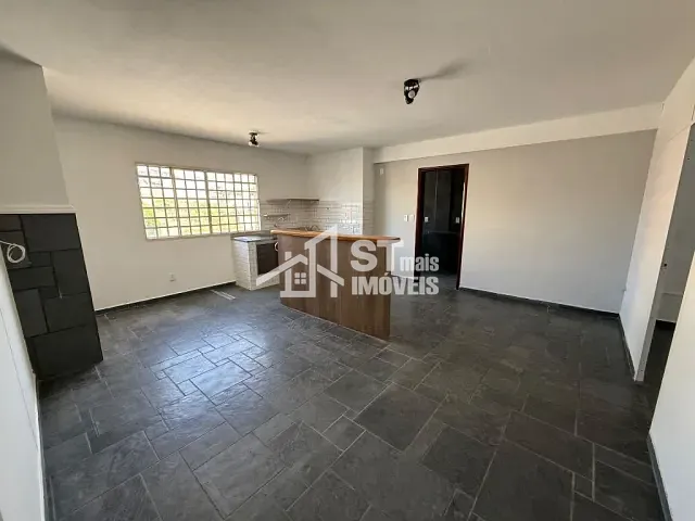 Apartamento com 60m² 2 quartos e 1 banheiro, para alugar, no bairro Centro em Andradas