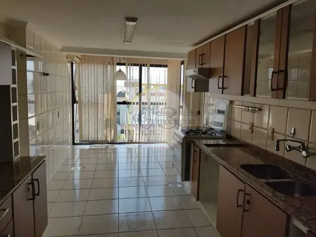 Apartamento 3 quartos e 2 banheiros, para alugar, no bairro Centro em Rio Grande