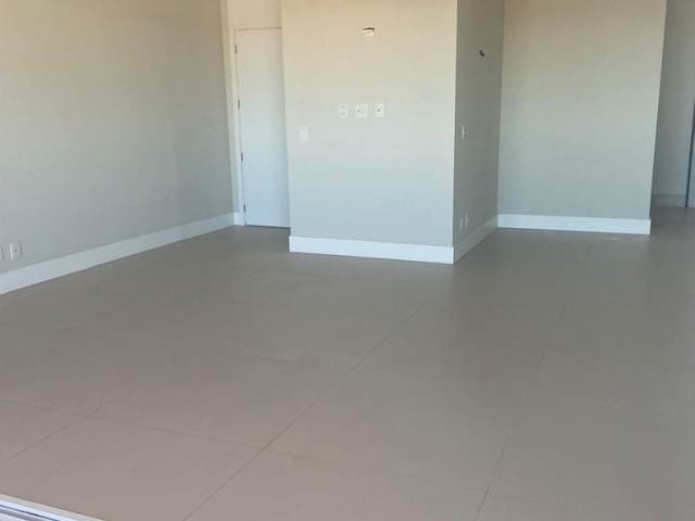 Apartamento 3 quartos e 4 banheiros, para alugar, no bairro Centro em Cambé