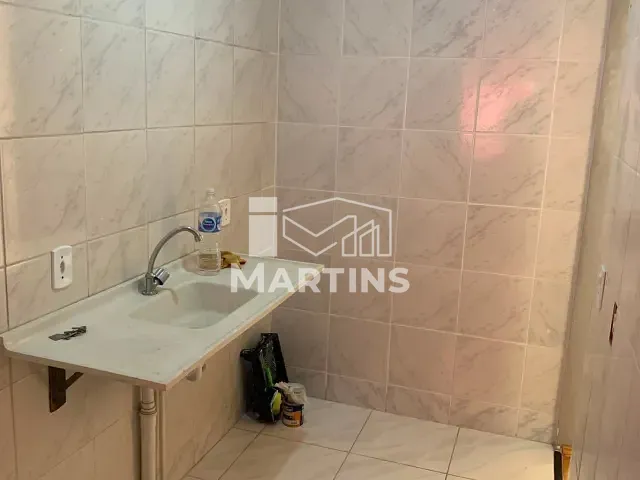 Apartamento 2 quartos e 1 banheiro, para alugar, no bairro Jardim Salete em Taboão da Serra