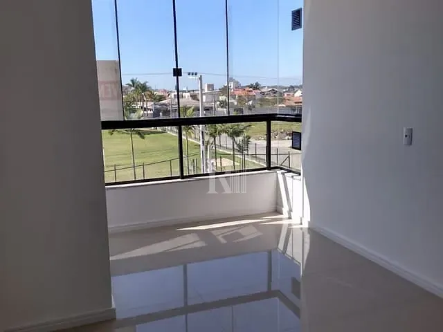 Apartamento 2 quartos e 2 banheiros, à venda ou para alugar, no bairro Universitário em Tijucas