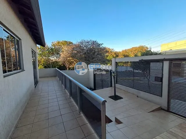 Sobrado com 250m² 3 quartos e 2 banheiros, à venda, no bairro Cafezal em Londrina