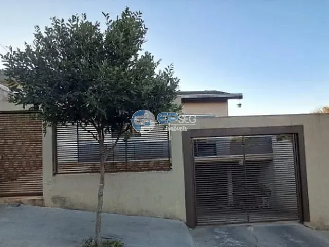 Sobrado com 250m² 3 quartos e 2 banheiros, à venda, no bairro Cafezal em Londrina
