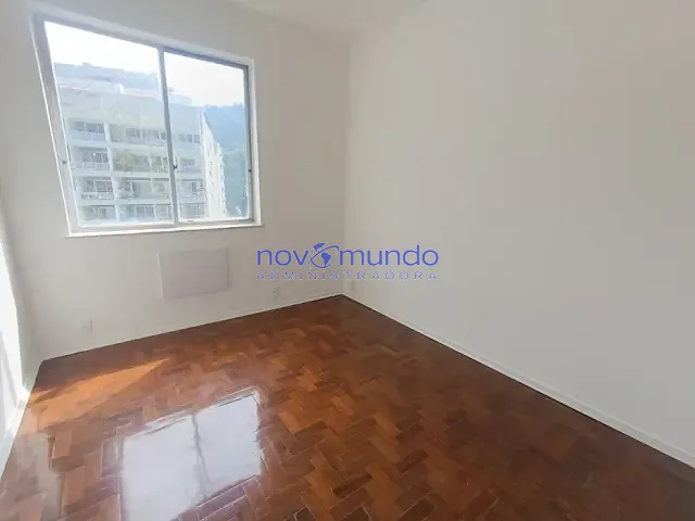 Apartamento com 87m² 2 quartos e 2 banheiros, para alugar, no bairro Cosme Velho em Rio de Janeiro