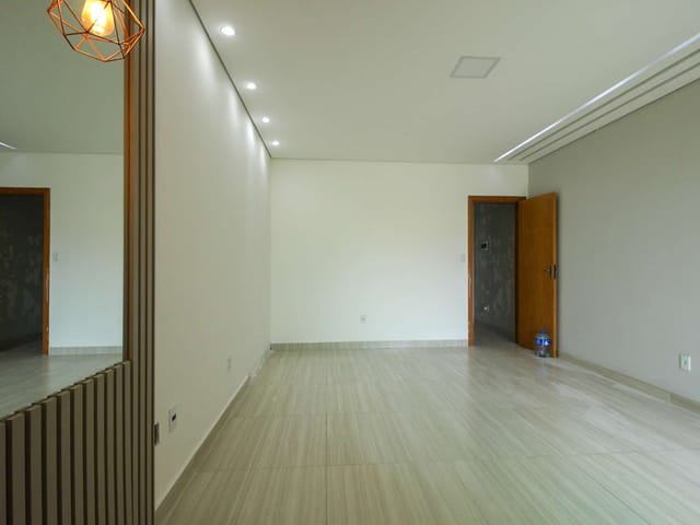 Apartamento 3 quartos e 2 banheiros, à venda, no bairro Parque Xangri-Lá em Contagem