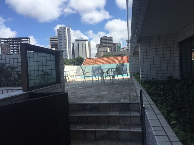 Foto do Apartamento - APARTAMENTO  NO EDF.  PORTO REAL, COM 109M2, 3 QUARTOS(1 SUÍTE), DEPENDÊNCIA COMPLETA, RECÉM REFORMADO, VARANDA INTEGRADA, 2 VAGAS , LAZER. ESPINHEIRO, RECIFE | Tânia Macêdo Imóveis