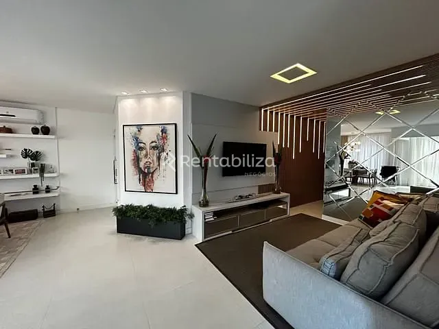 Apartamento com 210m² 3 quartos e 3 banheiros, à venda, no bairro Meia Praia em Itapema