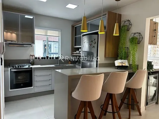 Apartamento com 210m² 3 quartos e 3 banheiros, à venda, no bairro Meia Praia em Itapema