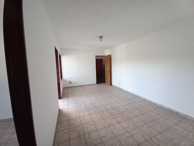 Apartamento com 85m² 3 quartos e 1 banheiro, à venda, no bairro Coronel Antonino em Campo Grande