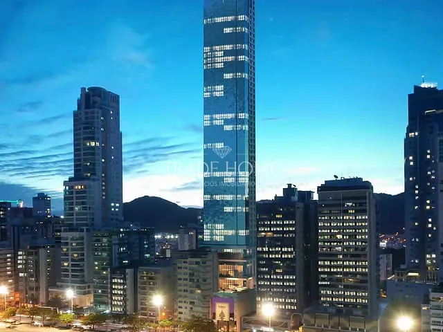 Apartamento com 365m² 4 quartos e 1 banheiro, à venda, no bairro Centro em Balneário Camboriú