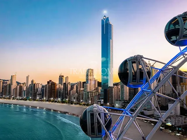 Apartamento com 365m² 4 quartos e 1 banheiro, à venda, no bairro Centro em Balneário Camboriú