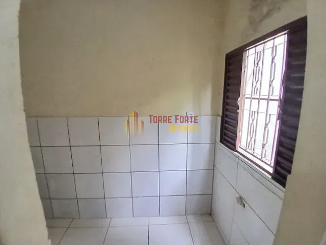 Casa com 30m² 1 quarto e 1 banheiro, para alugar, no bairro Jardim América em Belo Horizonte