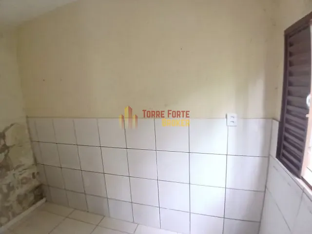 Casa com 30m² 1 quarto e 1 banheiro, para alugar, no bairro Jardim América em Belo Horizonte
