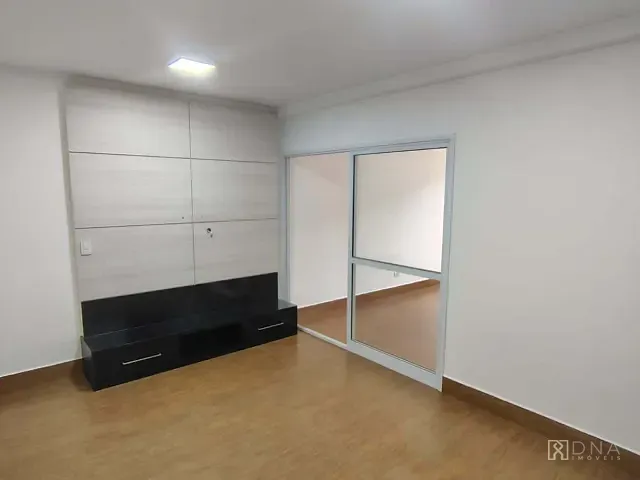 Apartamento 2 quartos e 2 banheiros, para alugar, no bairro Condomínio Royal Park em São José dos Campos