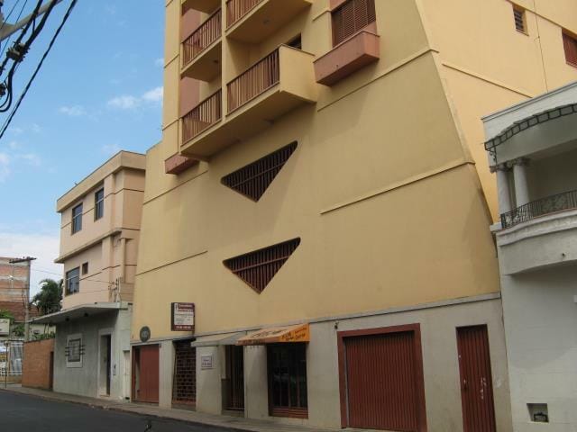 Foto do Apartamento - Apartamento com 2 dormitórios para alugar, 10 m² por R$ 1.300,00/mês - Centro - Uberaba/MG | ZUCATO IMOBILIARIA LTDA