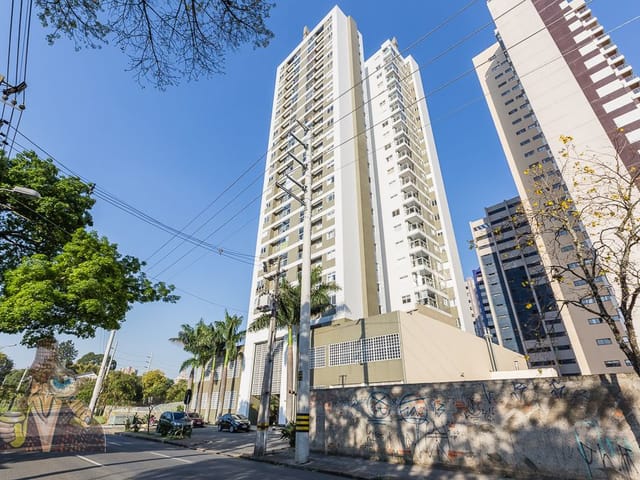 Apartamento 3 quartos e 2 banheiros, para alugar, no bairro Mossunguê em Curitiba