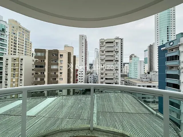 Apartamento com 242m² 3 quartos e 1 banheiro, à venda, no bairro Centro em Balneário Camboriú