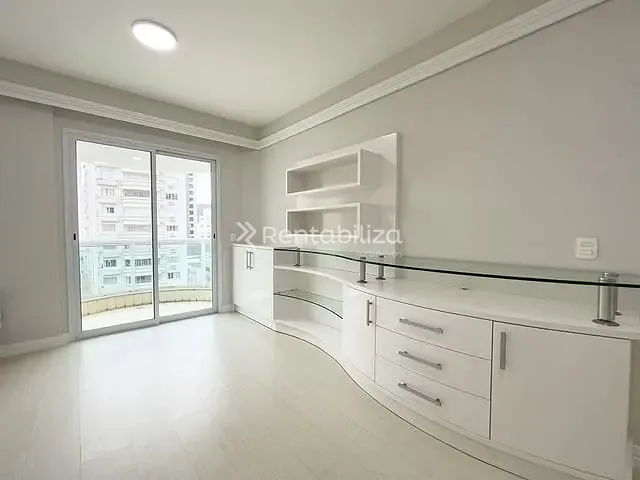 Apartamento com 242m² 3 quartos e 1 banheiro, à venda, no bairro Centro em Balneário Camboriú