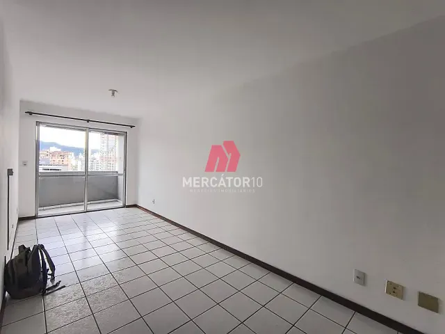 Apartamento 2 quartos e 2 banheiros, para alugar, no bairro Victor Konder em Blumenau