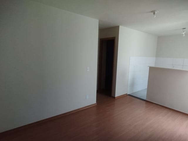 Apartamento 2 quartos e 1 banheiro, à venda, no bairro Chácara Manella em Cambé