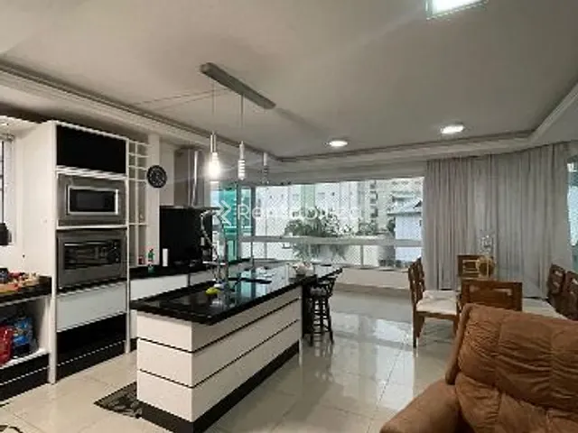 Apartamento com 300m² 4 quartos e 3 banheiros, à venda, no bairro Meia Praia em Itapema