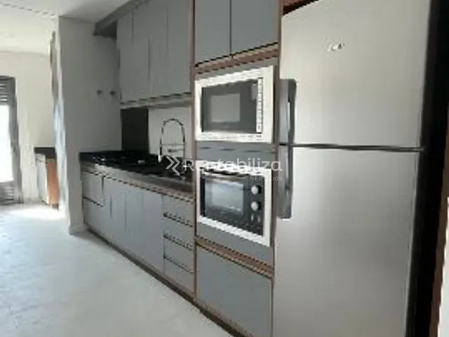 Apartamento 2 quartos e 2 banheiros, à venda, no bairro Meia Praia em Itapema