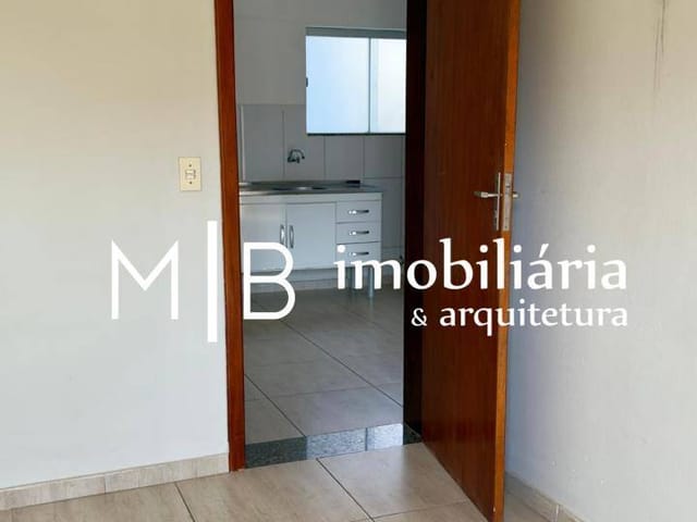 Apartamento 2 quartos e 1 banheiro, para alugar, no bairro Centro em Lavras