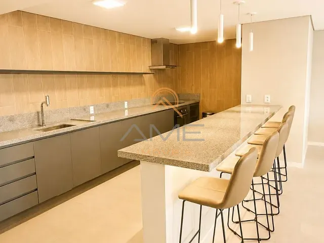 Apartamento 3 quartos e 2 banheiros, para alugar, no bairro Centro em Pelotas