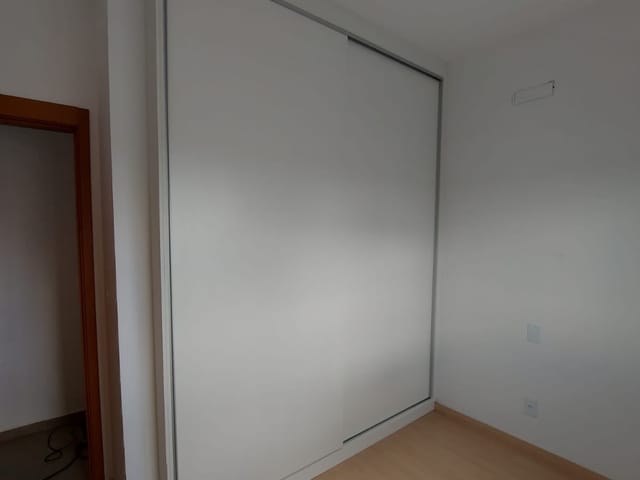 Apartamento 3 quartos e 3 banheiros, para alugar, no bairro Centro em Lavras