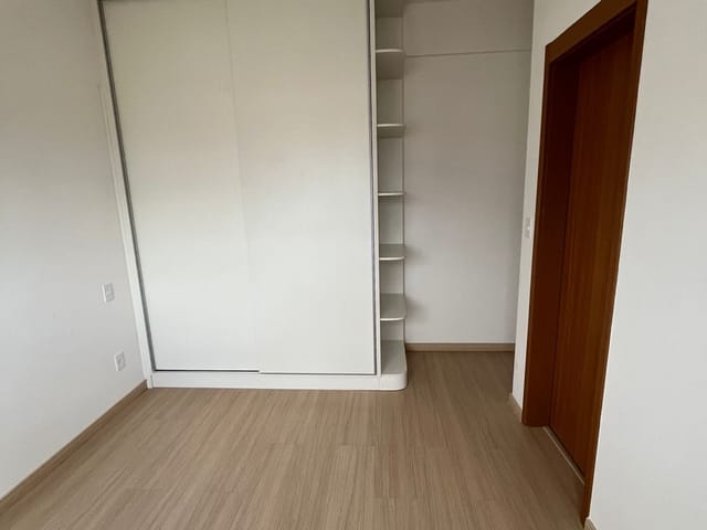 Apartamento 3 quartos e 3 banheiros, para alugar, no bairro Centro em Lavras