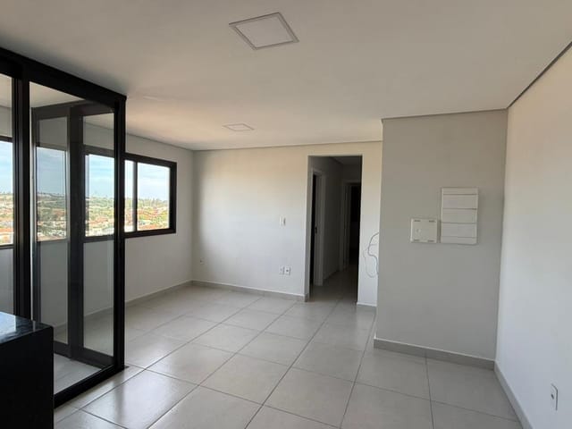 Apartamento com 109m² 2 quartos e 2 banheiros, para alugar, no bairro Centro em Cambé