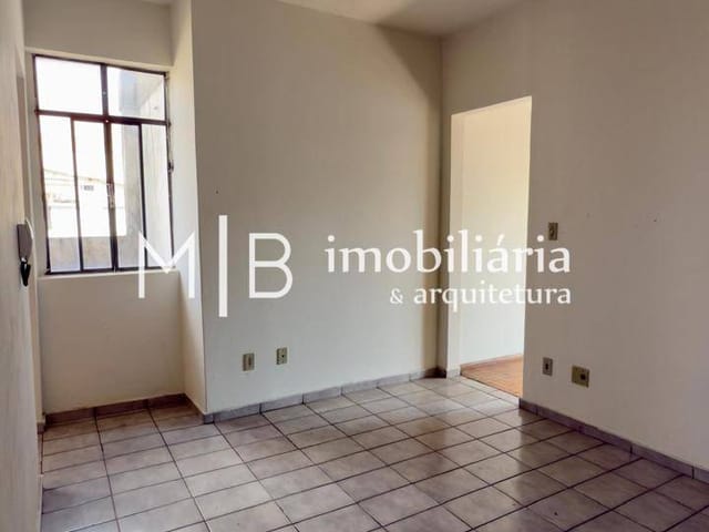 Apartamento 3 quartos e 2 banheiros, para alugar, no bairro Centro em Lavras