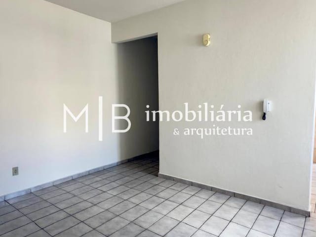 Apartamento 3 quartos e 2 banheiros, para alugar, no bairro Centro em Lavras