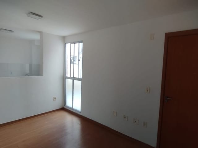 Apartamento com 76m² 2 quartos e 1 banheiro, à venda ou para alugar, no bairro Chácara Manella em Cambé