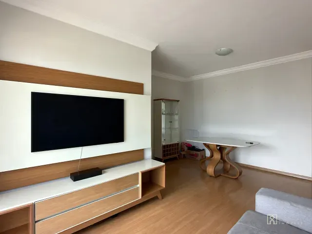 Apartamento 3 quartos e 2 banheiros, para alugar, no bairro Parque Residencial Aquarius em São José dos Campos