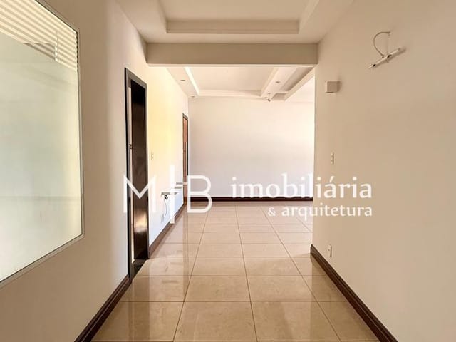 Apartamento 3 quartos e 2 banheiros, para alugar, no bairro Centro em Lavras