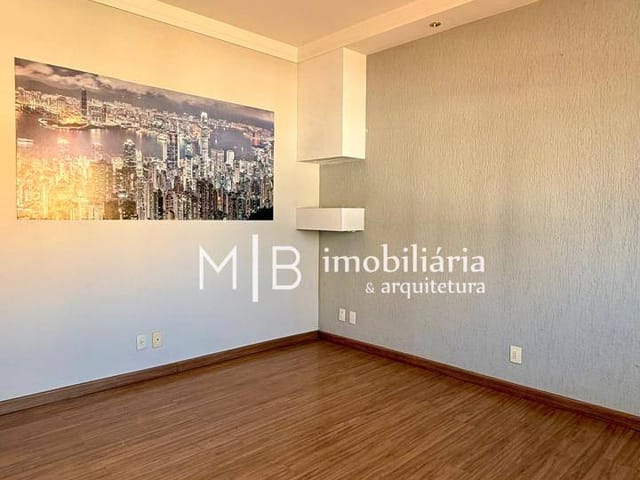Apartamento 3 quartos e 2 banheiros, para alugar, no bairro Centro em Lavras