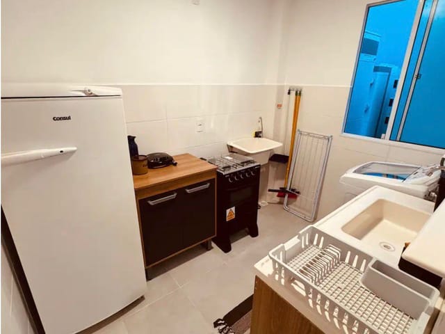 Apartamento 2 quartos e 1 banheiro, para alugar, no bairro Chácara Manella em Cambé