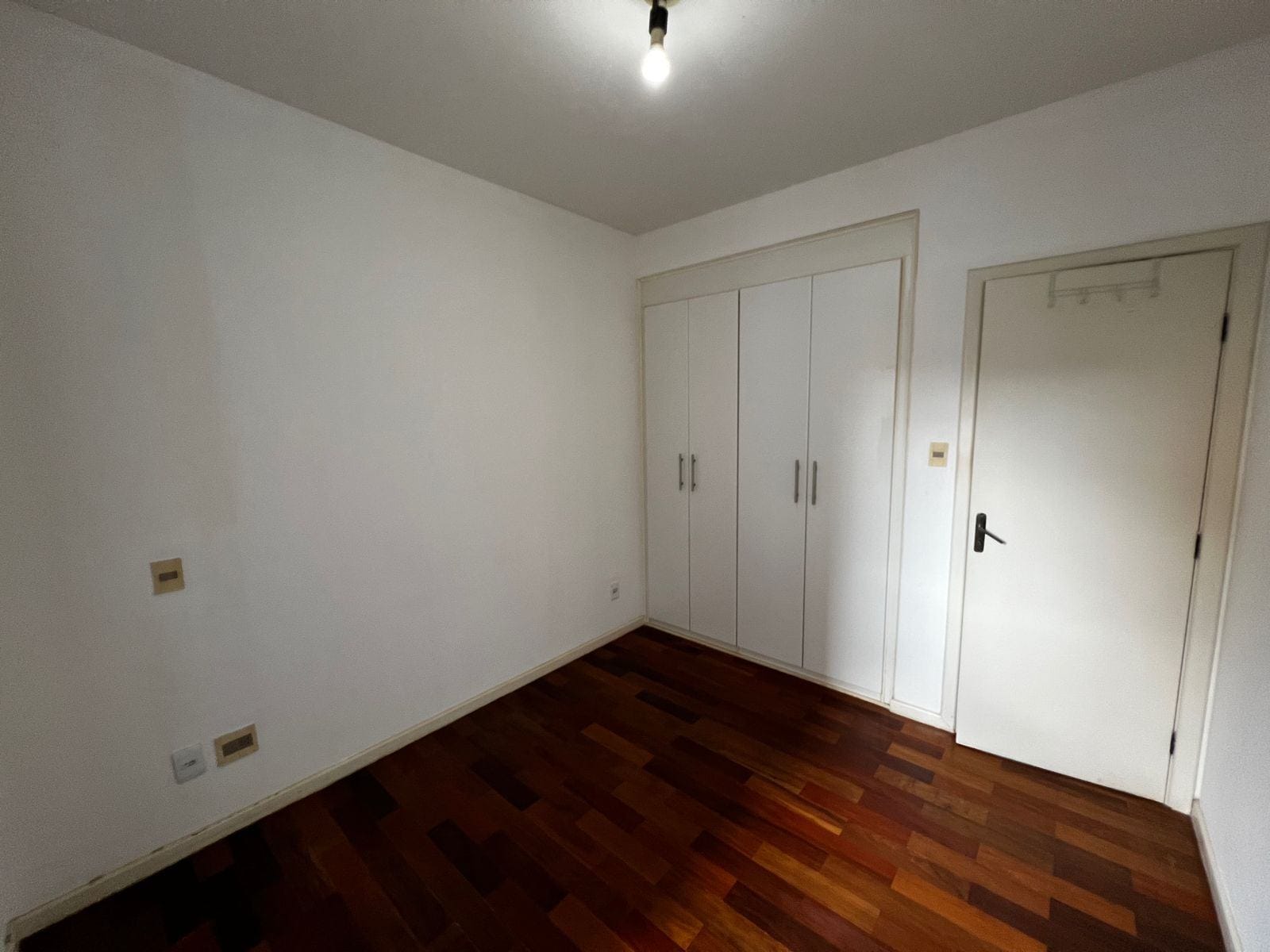 Apartamento para alugar com 2 quartos, 99m² - Foto 9