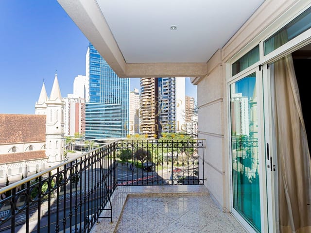 Apartamento com 510m² 4 quartos e 6 banheiros, à venda, no bairro Cabral em Curitiba