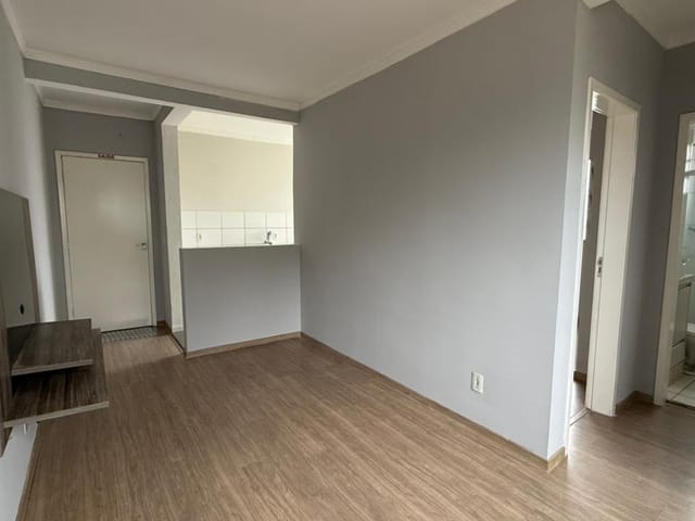 Apartamento 2 quartos e 1 banheiro, para alugar, no bairro Jardim Montecatini em Cambé