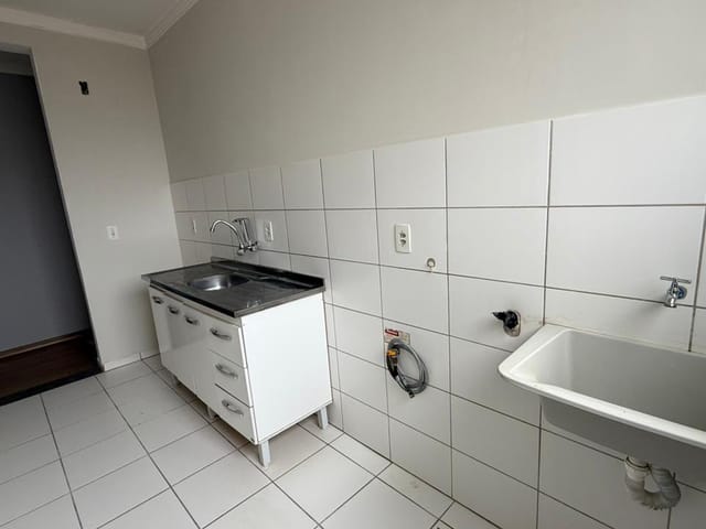 Apartamento 2 quartos e 1 banheiro, para alugar, no bairro Jardim Montecatini em Cambé